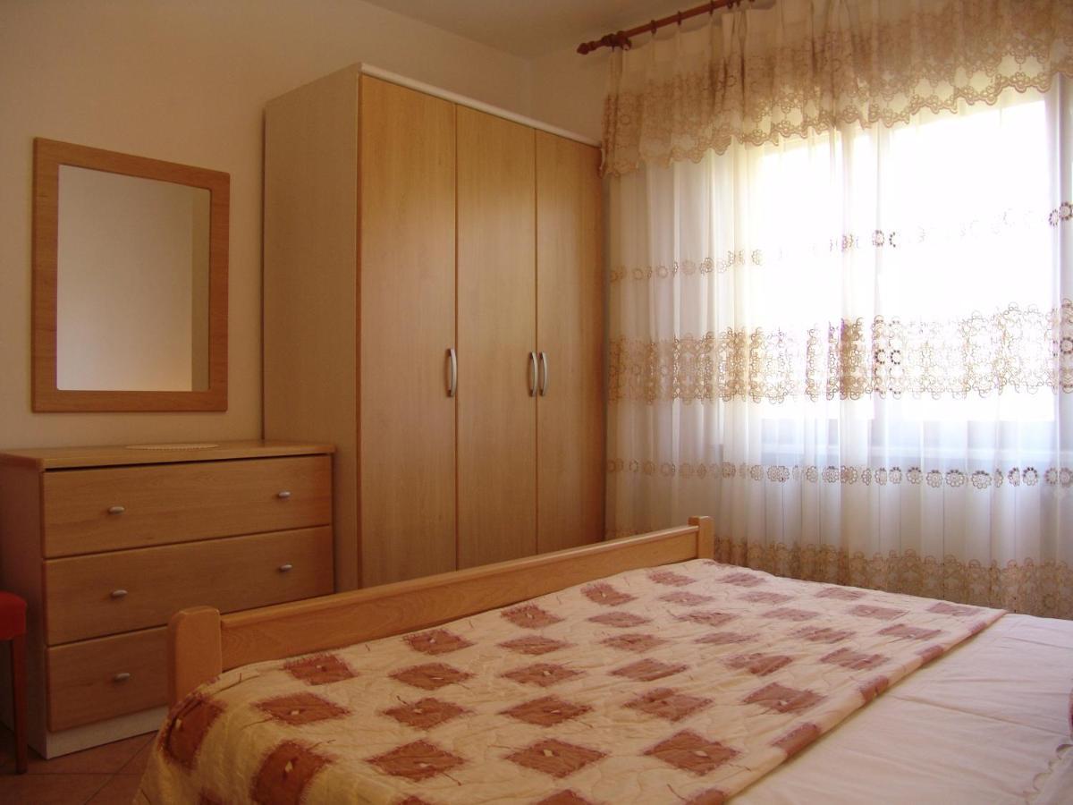 Apartments Bozica Крк Екстер'єр фото
