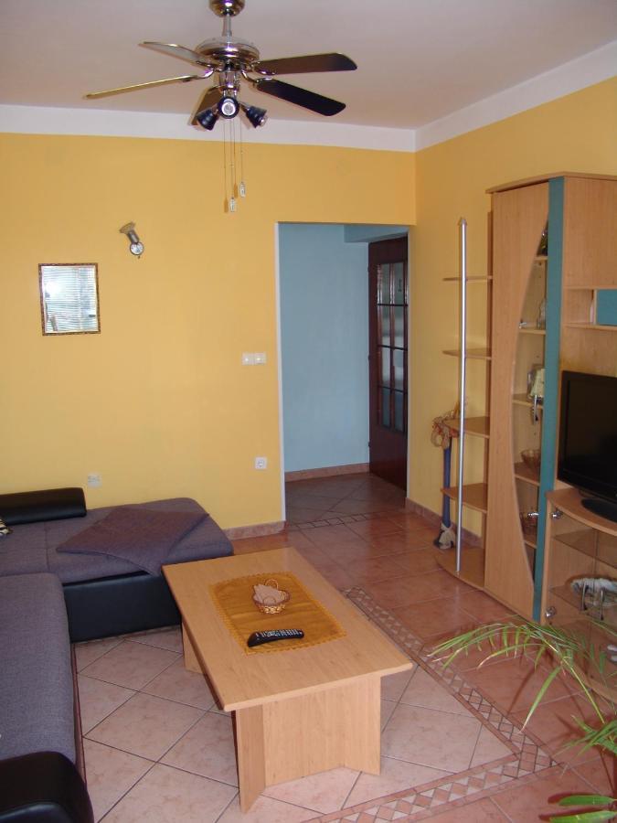 Apartments Bozica Крк Екстер'єр фото