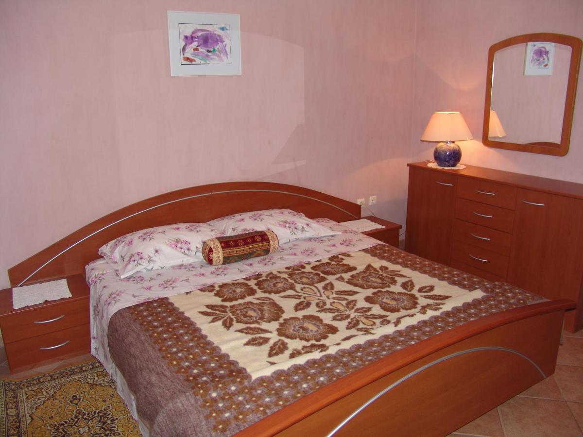 Apartments Bozica Крк Екстер'єр фото