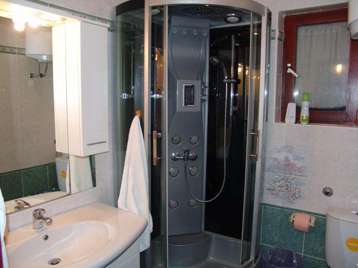 Apartments Bozica Крк Екстер'єр фото