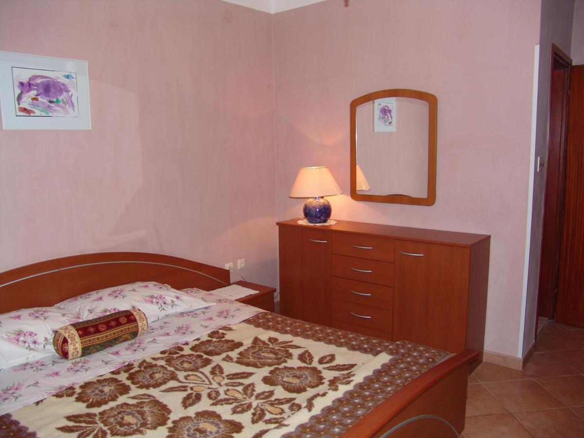 Apartments Bozica Крк Екстер'єр фото
